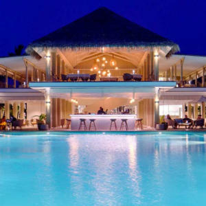 Baglioni Resort Maldives Maldives Honeymoon Packages Pool Bar1