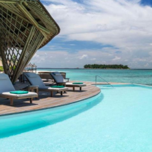 Banyan Tree Vabbinfaru Maldives Honeymoon Packages Infinity Pool
