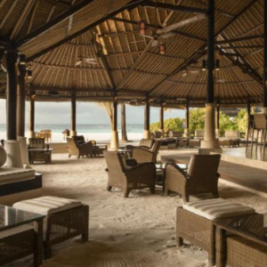 Banyan Tree Vabbinfaru Maldives Honeymoon Packages Lounge