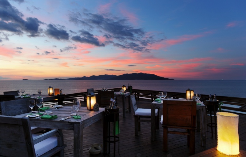 Dining_on_the_Rocks six senses koh samui thailand honeymoon