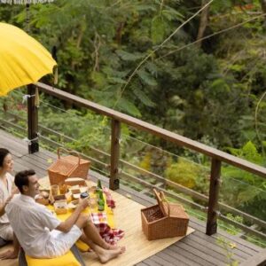 Maya Ubud Resort & Spa Bali Honeymoon Packages Picnic Basket